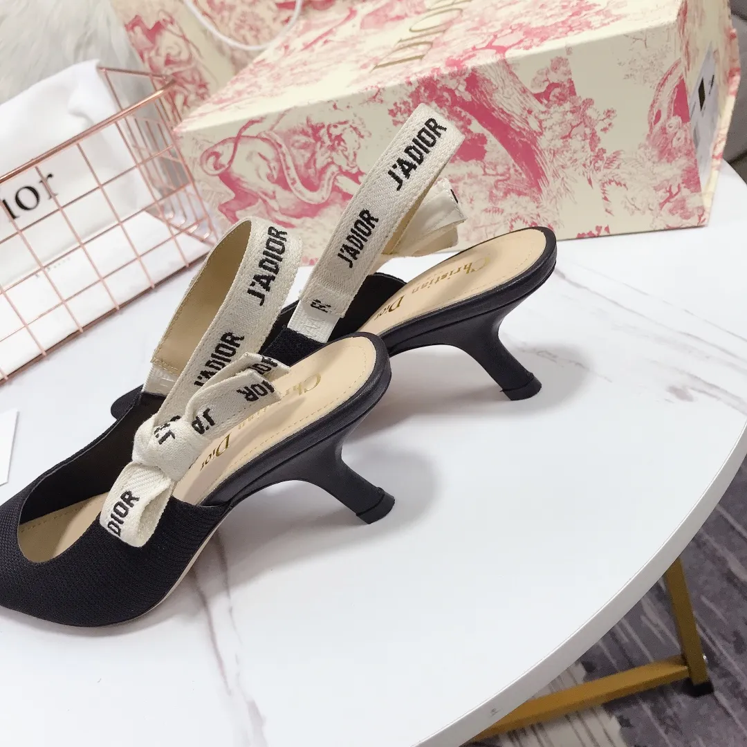 👟👟Ex-factory price 480👟👟 Women's shoes, women's clothing, special material 👟👟Ex-factory price 400👠👠👟👟 👟👟 Dior's popular sandals are new🔥 🔥 The same style of the year's most popular Internet celebrities and celebrities💁 💁. The fabric is imported; calf patent leather (special material), the lining and feet are made of calf leather lining🐑. Original molded heel, heel height 10Cm 6.5cm💘 flat bottom 1.5cm, original molded metal outsole with five-pointed star LOGO mark👟👟. Original bow, 💅 Italian leather outsole. 👄💋 Full set of packaging (clamshell box, cloth bag, card, invoice, one-to-one wrapping paper) 34 40 41 customized